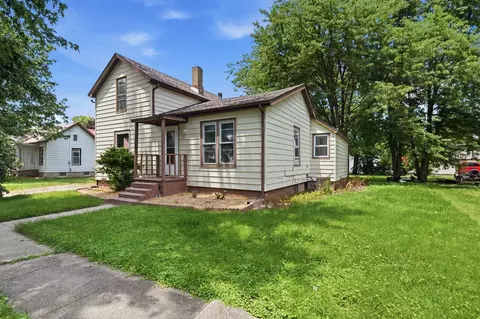 121 E James St, Forrest, IL 61741 photo 4