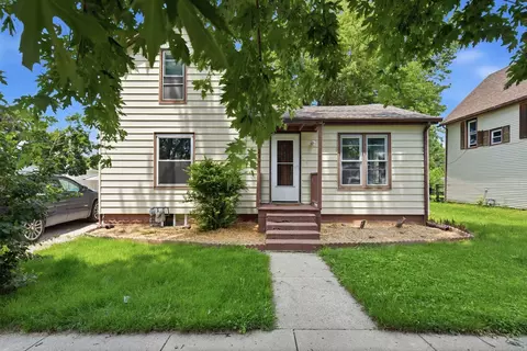 121 E James St, Forrest, IL 61741 photo 2