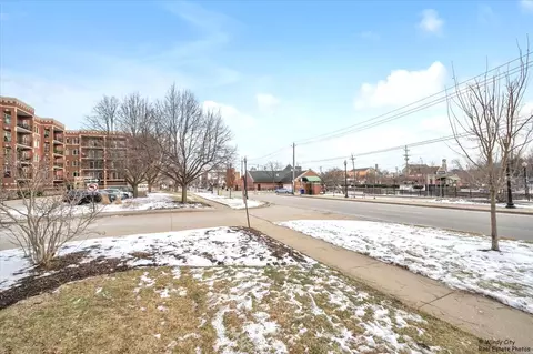 Exterior - 455 W Front St #2-208, Wheaton, IL 60187 photo 3 of 5