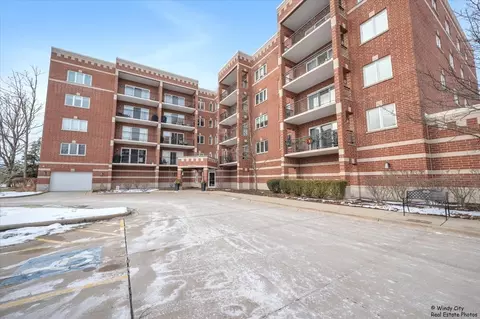 455 W Front St #2-208, Wheaton, IL 60187