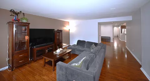 Living - 40 E 9th St #616, Chicago, IL 60605 photo 1 of 4