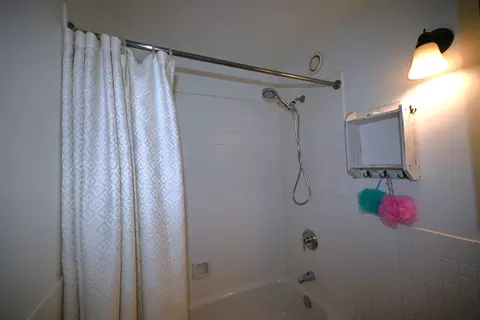 Bath - 40 E 9th St #616, Chicago, IL 60605 photo 3 of 3