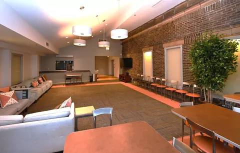 Living - 40 E 9th St #616, Chicago, IL 60605 photo 3 of 4