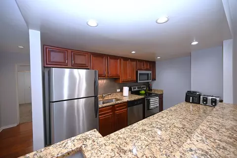 Kitchen - 40 E 9th St #616, Chicago, IL 60605 photo 2 of 3