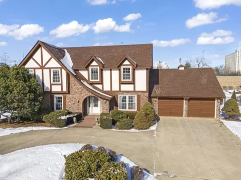 19 W140 Avenue Chateaux, Oak Brook, IL 60523