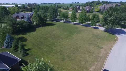 10330 N Attingham Park, Peoria, IL 61615