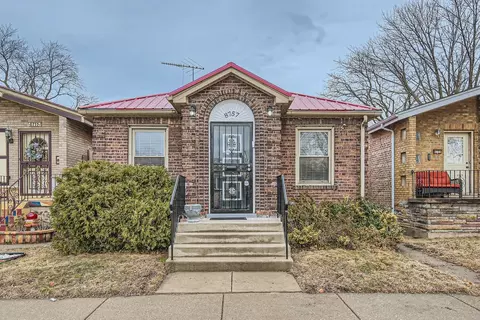8757 S Paxton Ave, Chicago, IL 60617