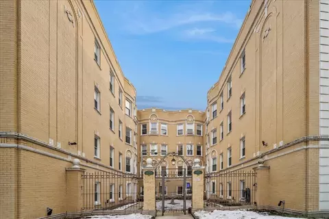 7411 N Hoyne Ave #3, Chicago, IL 60645