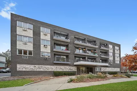 401 S Grove Ave #1A, Oak Park, IL 60302