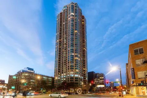 400 N Lasalle St #1404, Chicago, IL 60654