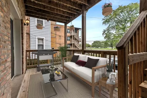 Exterior - 1628 W Juneway Ave #1, Chicago, IL 60626 photo 2 of 10