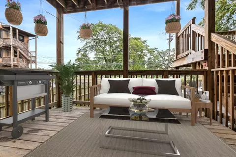 Exterior - 1628 W Juneway Ave #1, Chicago, IL 60626 photo 4 of 10