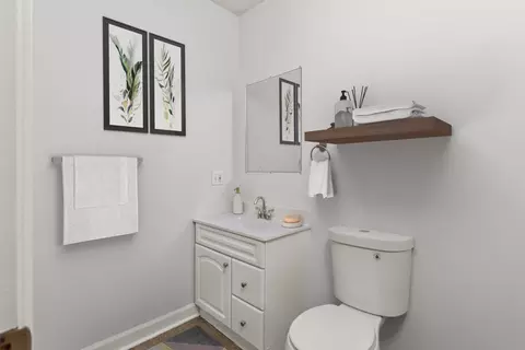 Bath - 1628 W Juneway Ave #1, Chicago, IL 60626 photo 1 of 4