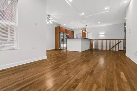 Living - 1628 W Juneway Ave #1, Chicago, IL 60626 photo 4 of 9