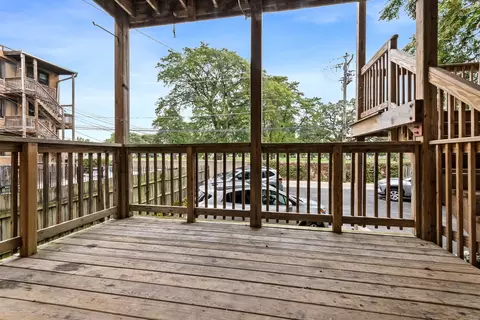 Exterior - 1628 W Juneway Ave #1, Chicago, IL 60626 photo 5 of 10