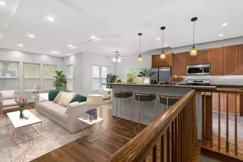 Living - 1628 W Juneway Ave #1, Chicago, IL 60626 photo 6 of 9