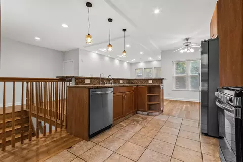 Kitchen - 1628 W Juneway Ave #1, Chicago, IL 60626 photo 2 of 3