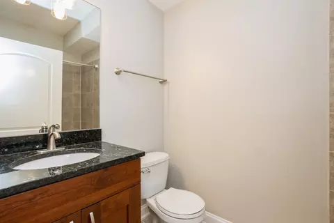 Bath - 21 E 26th St #3, Chicago, IL 60616 photo 3 of 4