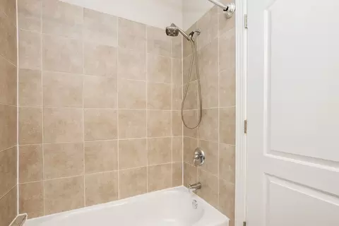 Bath - 21 E 26th St #3, Chicago, IL 60616 photo 4 of 4