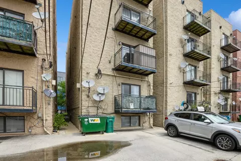 Exterior - 21 E 26th St #3, Chicago, IL 60616 photo 2 of 2