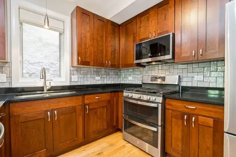 Kitchen - 21 E 26th St #3, Chicago, IL 60616 photo 2 of 3