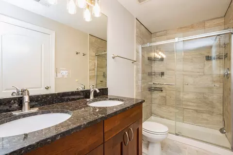 Bath - 21 E 26th St #3, Chicago, IL 60616 photo 1 of 4