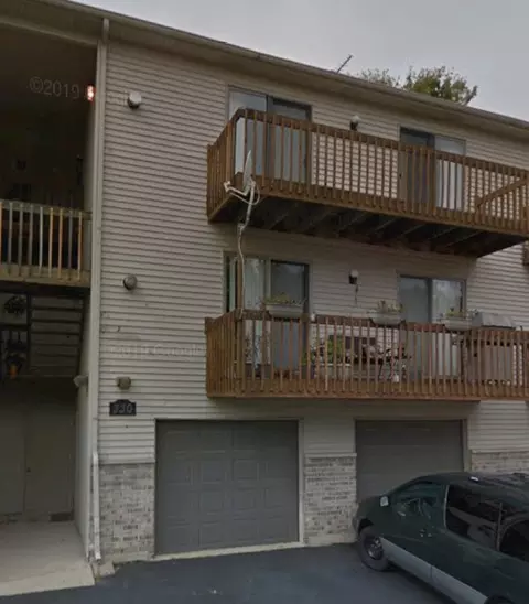 330 Woodridge Cir #C, South Elgin, IL 60177