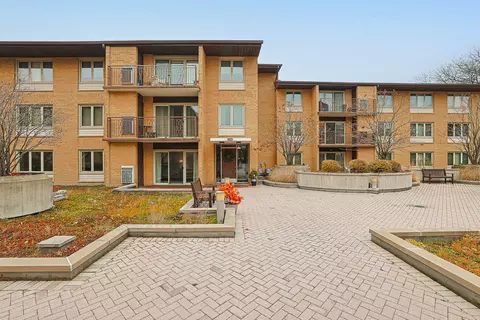 2420 W Talcott Rd #109, Park Ridge, IL 60068