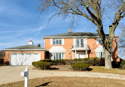19 N W084 N Chateaux Ave, Oak Brook, IL 60523