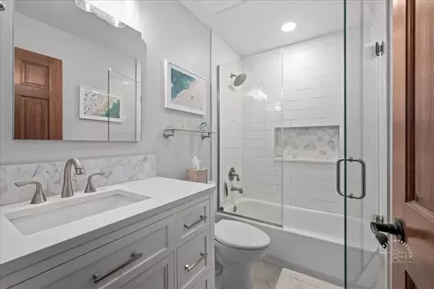 Bath - n515 Armstrong Lane, Geneva, IL 60134 photo 4 of 5