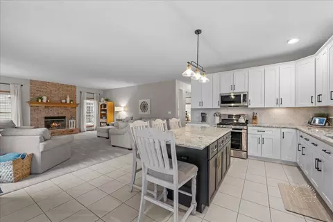 Kitchen - n515 Armstrong Lane, Geneva, IL 60134 photo 3 of 3