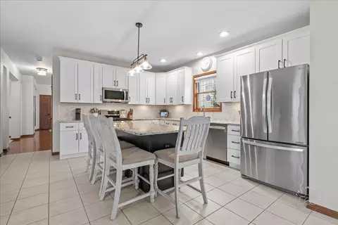 Kitchen - n515 Armstrong Lane, Geneva, IL 60134 photo 2 of 3