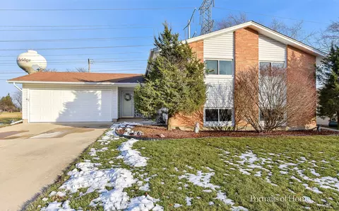 6705 Patton Dr, Woodridge, IL 60517