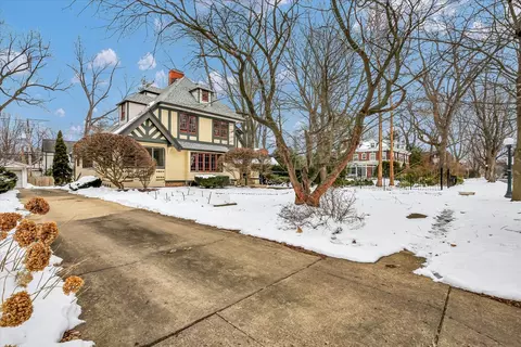 910 W Park Ave, Champaign, IL 61821 photo 2