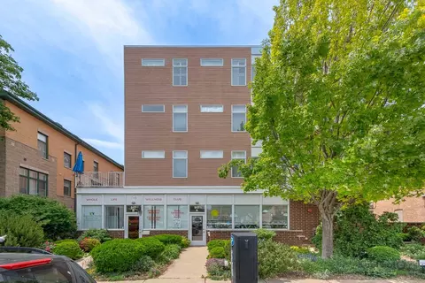 915 S Oak Park Ave #1B, Oak Park, IL 60304