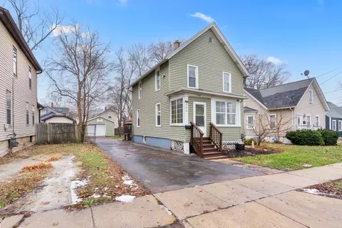 544 Charles St, Aurora, IL 60506