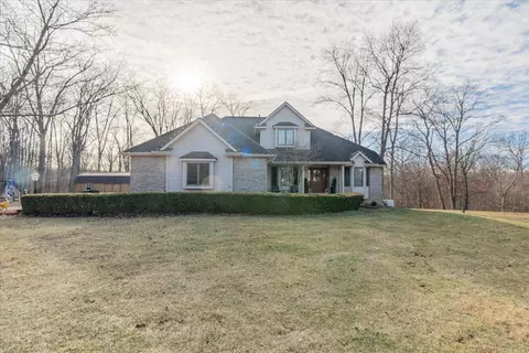 5000 Silverado Ln, Clinton, IL 61727