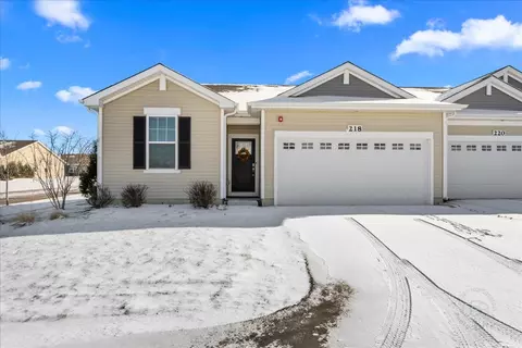 218 Sussex Ct, North Aurora, IL 60542