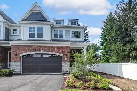 129 Harding Ct, Glen Ellyn, IL 60137