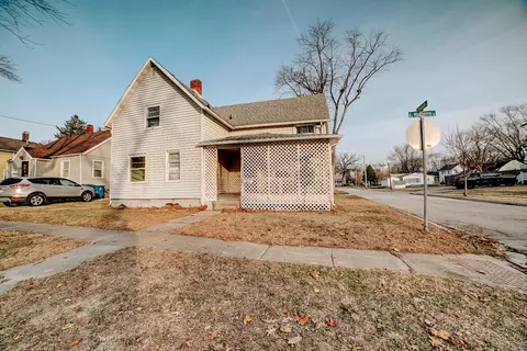 422 E Mulberry St, Watseka, IL 60970