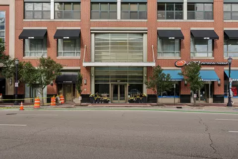 807 Davis St #403, Evanston, IL 60201