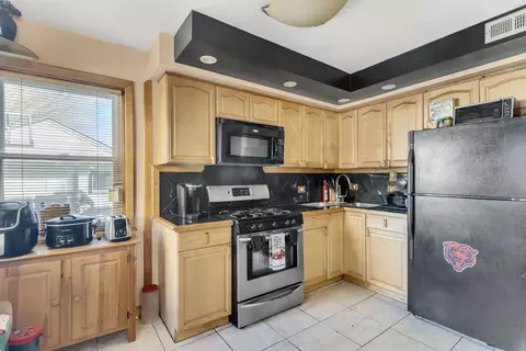 Kitchen - 2341 S 24th Ave, Broadview, IL 60155 photo 2 of 2