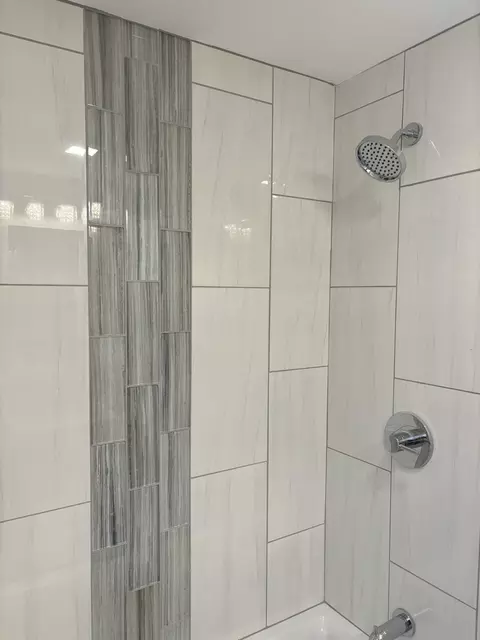 Bath - 2049 E 93rd St, Chicago, IL 60617 photo 2 of 4
