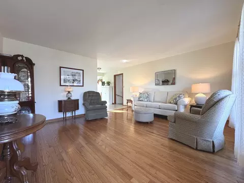 Living - 13 Erin Ln, Kankakee, IL 60901 photo 1 of 1