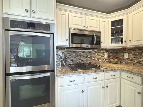 Kitchen - 13 Erin Ln, Kankakee, IL 60901 photo 3 of 4
