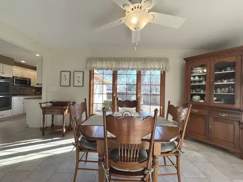Dining - 13 Erin Ln, Kankakee, IL 60901 photo 2 of 3