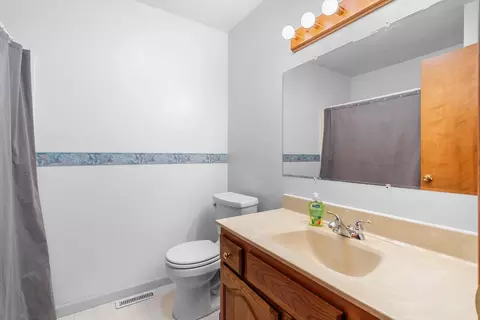 Bath - 1115 Willowbrook Dr, Springfield, IL 62711 photo 1 of 2