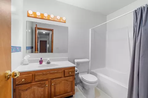 Bath - 1115 Willowbrook Dr, Springfield, IL 62711 photo 2 of 2