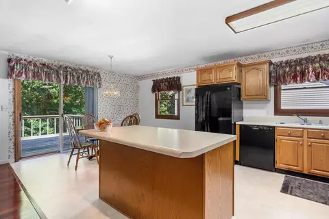 Kitchen - 1115 Willowbrook Dr, Springfield, IL 62711 photo 1 of 3