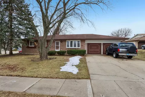 641 Winthrop Ave, Glendale Heights, IL 60139